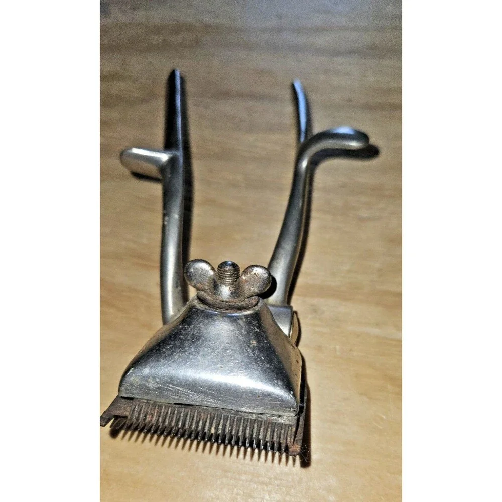 Vintage Oster Model 105 Hand Hair Clippers Antique Barber Tool Made in USA